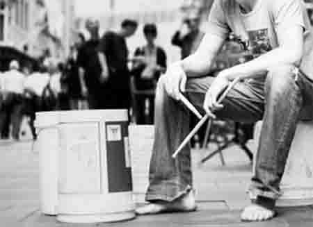 less-is-more Drumming on Buckets